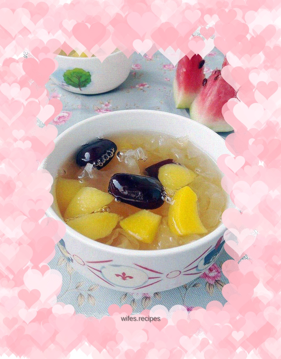 Yellow peach and white fungus soup