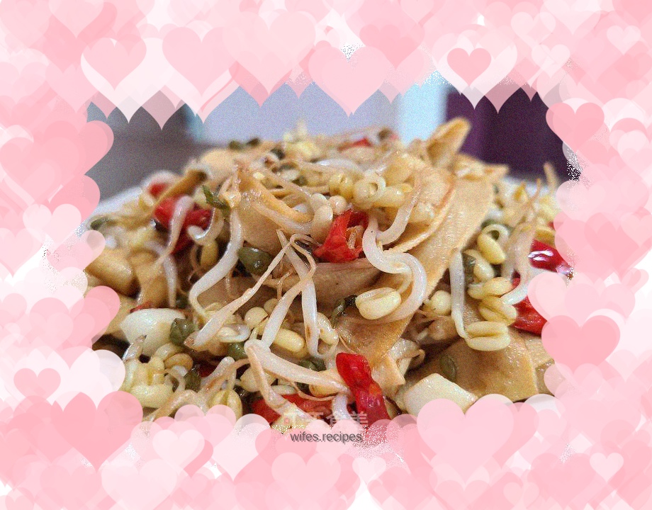 Stir-fried tofu skin with mung bean sprouts