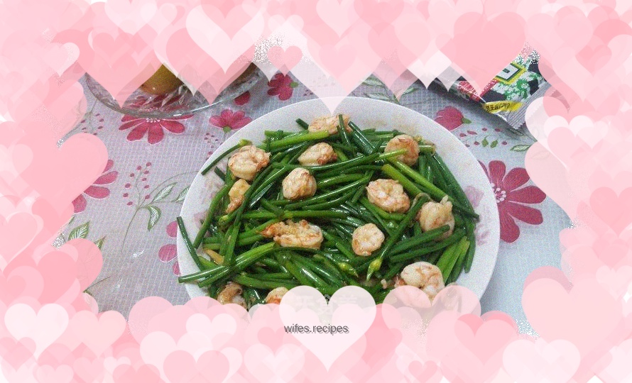 Stir-fried shrimps with chives and moss