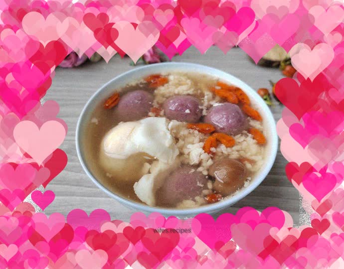 Longan glutinous rice balls stuffed with wine and egg soup