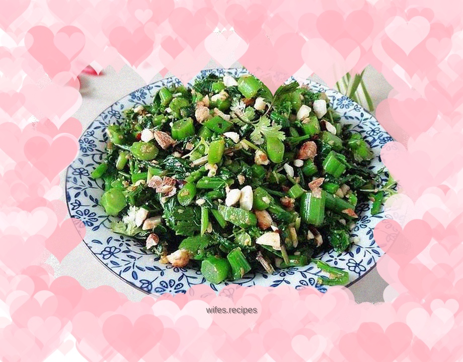 Almonds mixed with radish moss