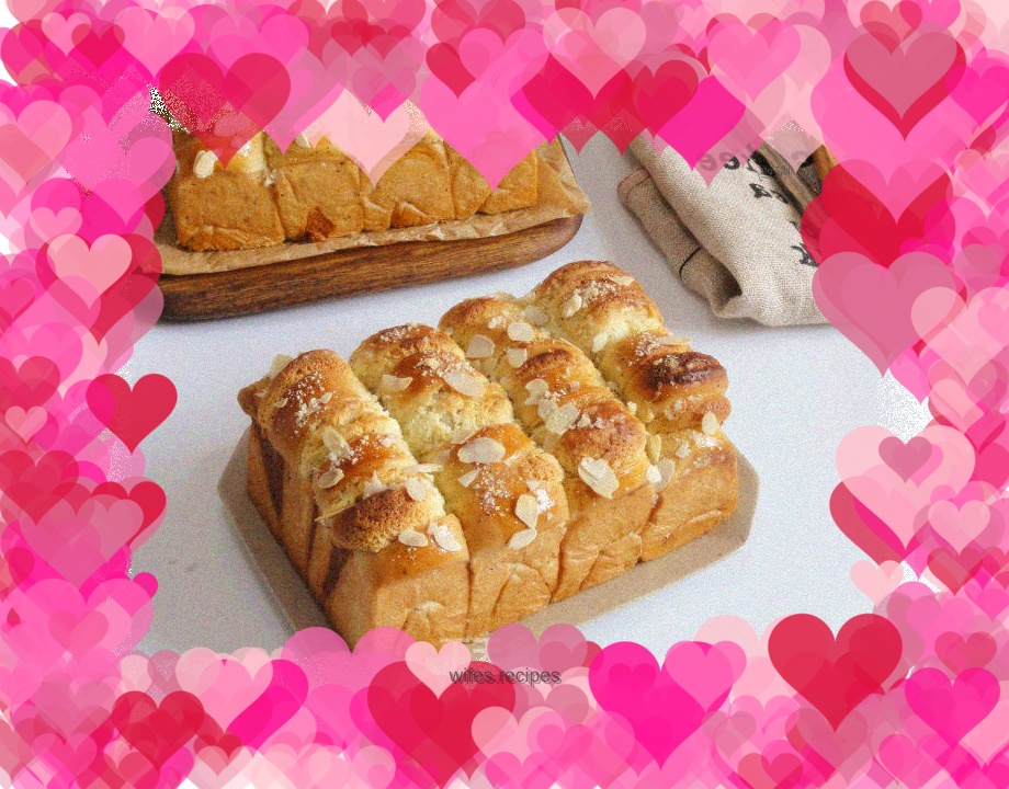 Black tea soufflé bread