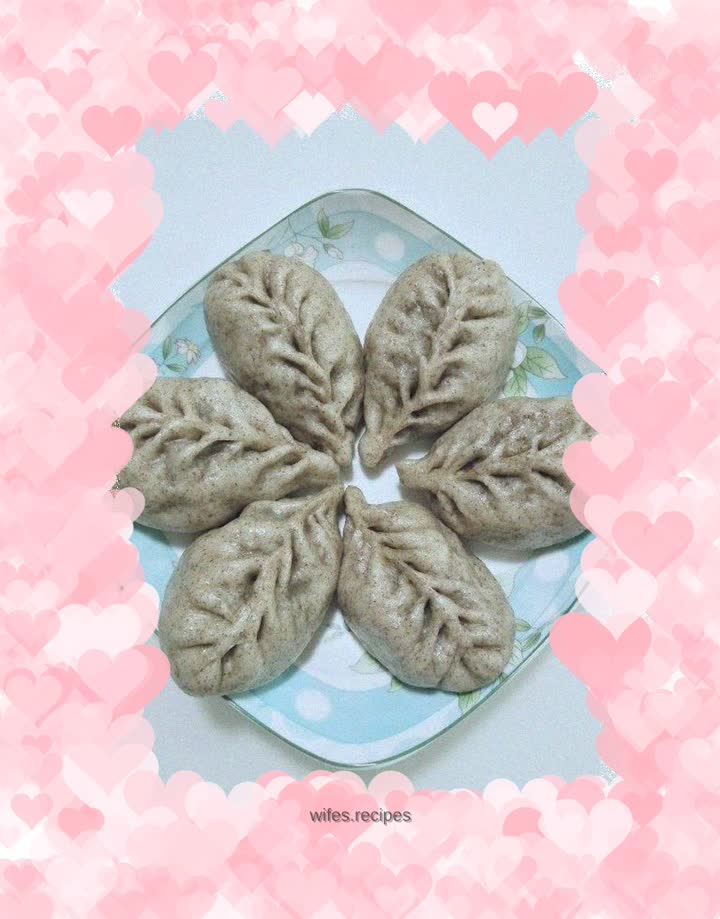 Black whole wheat willow buns