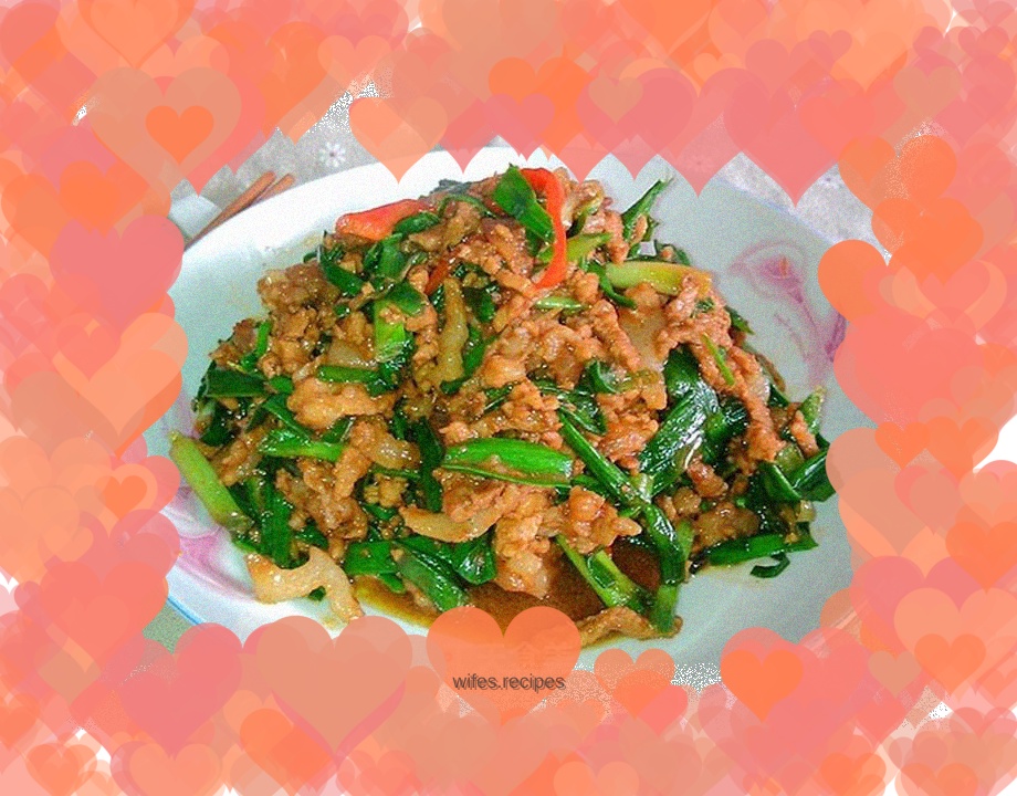 Stir-fried shredded pork with green garlic