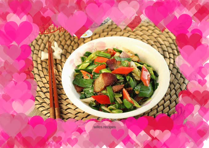 Stir-fried bacon with green garlic