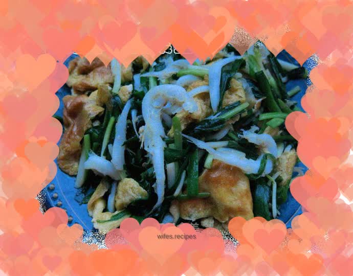 Fried whitebait with leeks and eggs