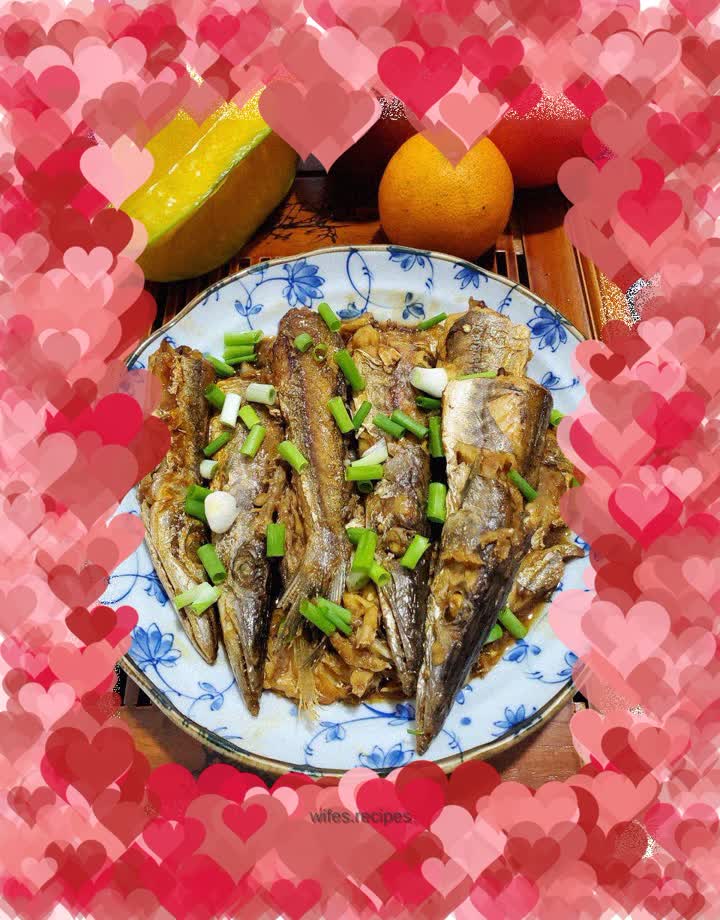 Braised fish with soy sauce and sugar on bamboo sticks