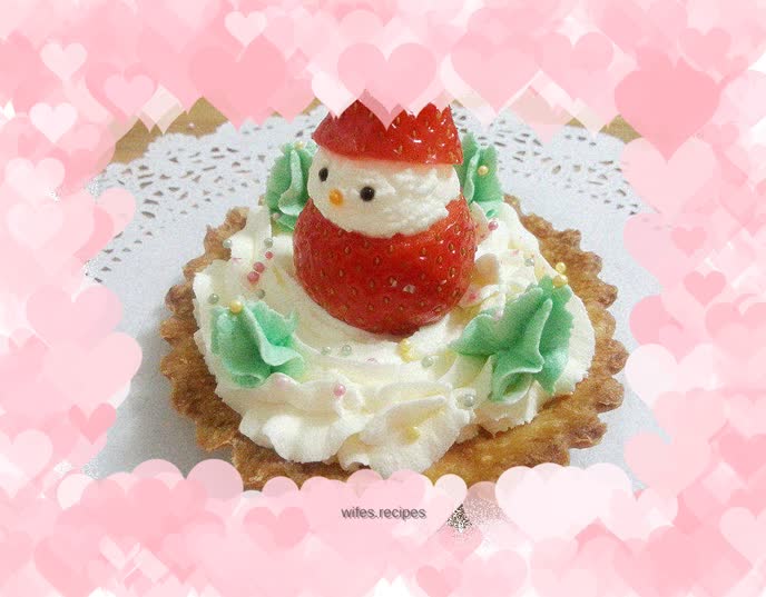 Cute Christmas snowman strawberry tart!