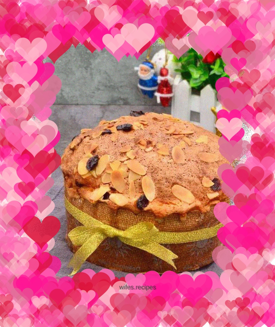 Italian sweet bread – panettone (almond + dried fruit) flavor