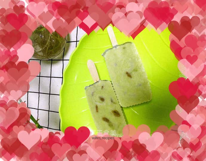 Avocado raisin plate