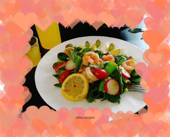 Healthy food to lose weight while eating ~ Light vegetable, fruit and shrimp salad