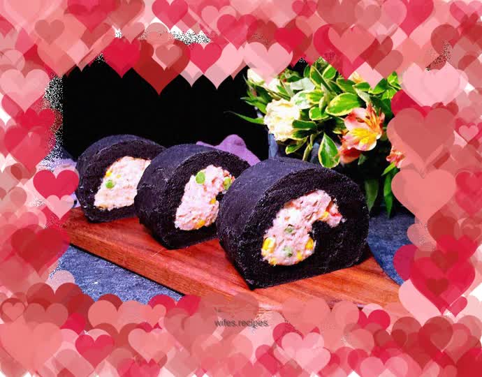 Bamboo Charcoal Bread Rolls with Crab Fillet and Mashed Potatoes