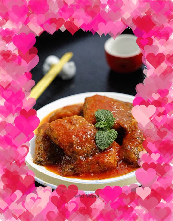 Hairtail fish in tomato sauce