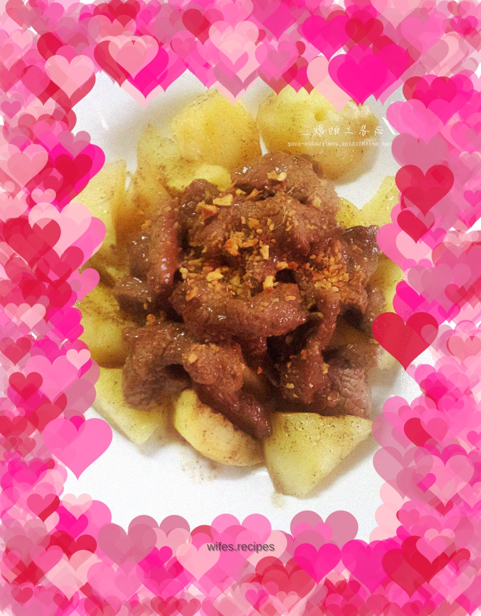 Stir-fried - golden garlic beef tenderloin with black pepper potato wedges