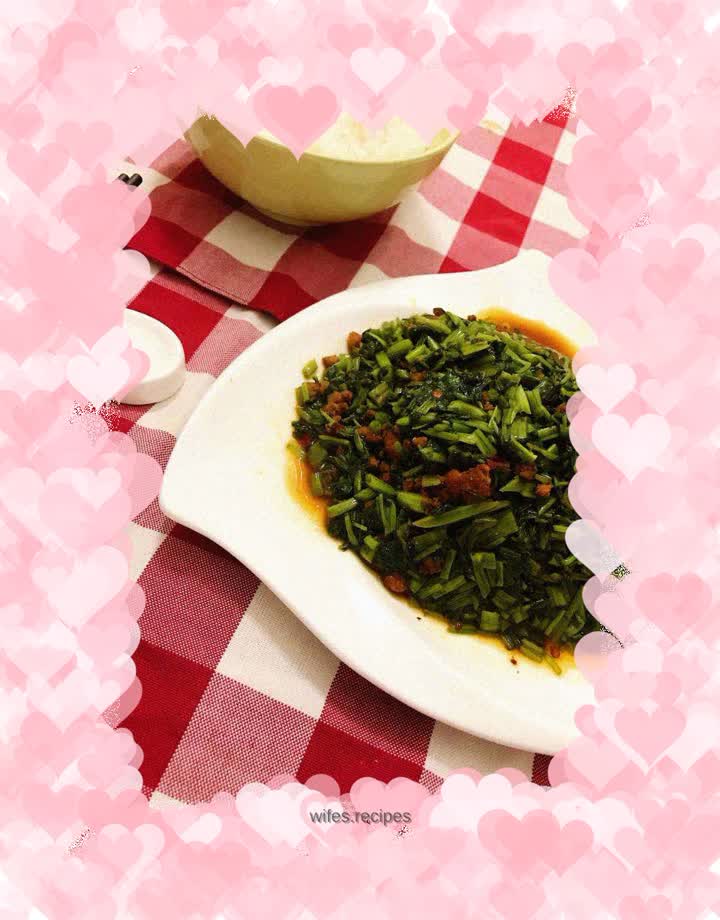 Stir-fried water spinach with minced meat