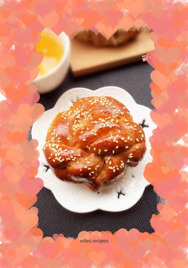 Hydrangea Whole Wheat Bun