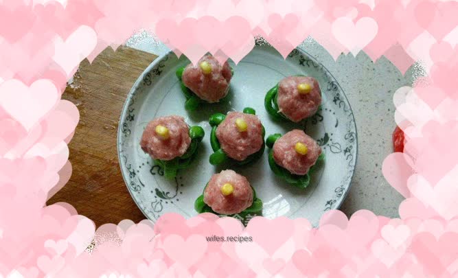 Steamed meatballs with green beans