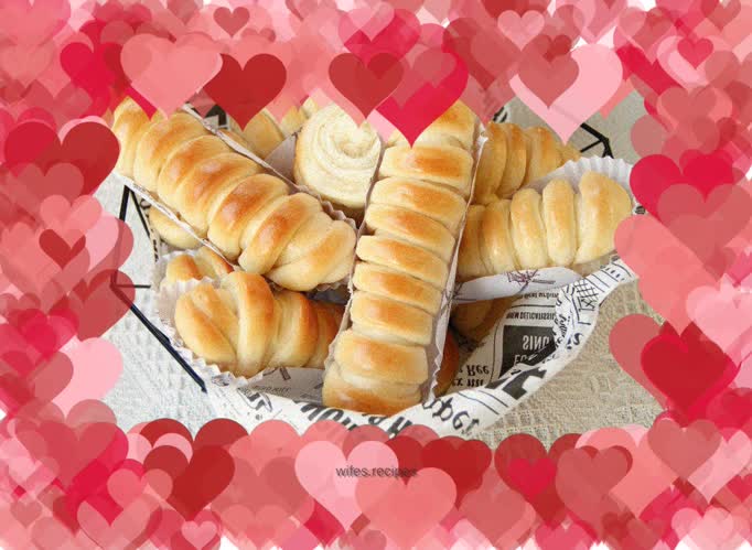 Once fermented, shaping is easy! Soft and silky caterpillar bread