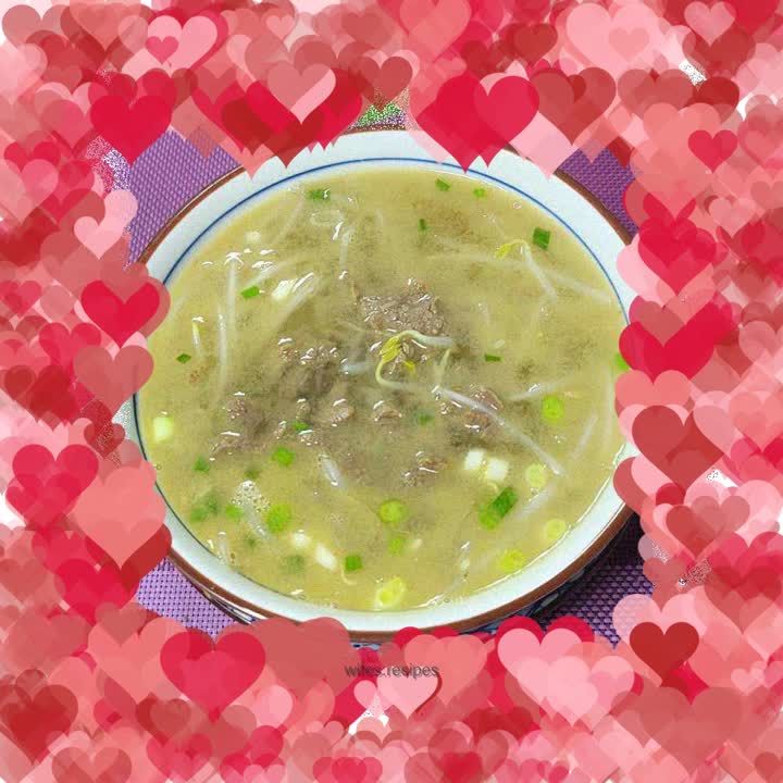 Mung bean sprouts and beef soup