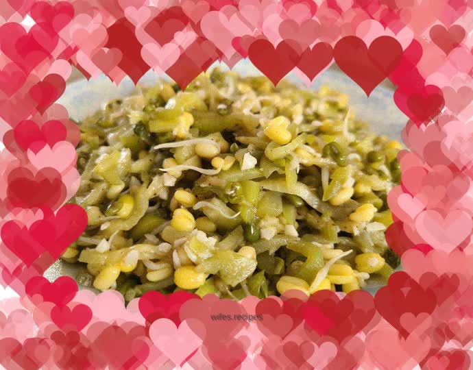 Stir-fried mung bean sprouts with purple eggplant