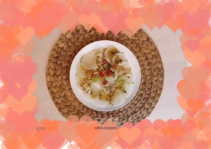 Steamed radish with chrysanthemum