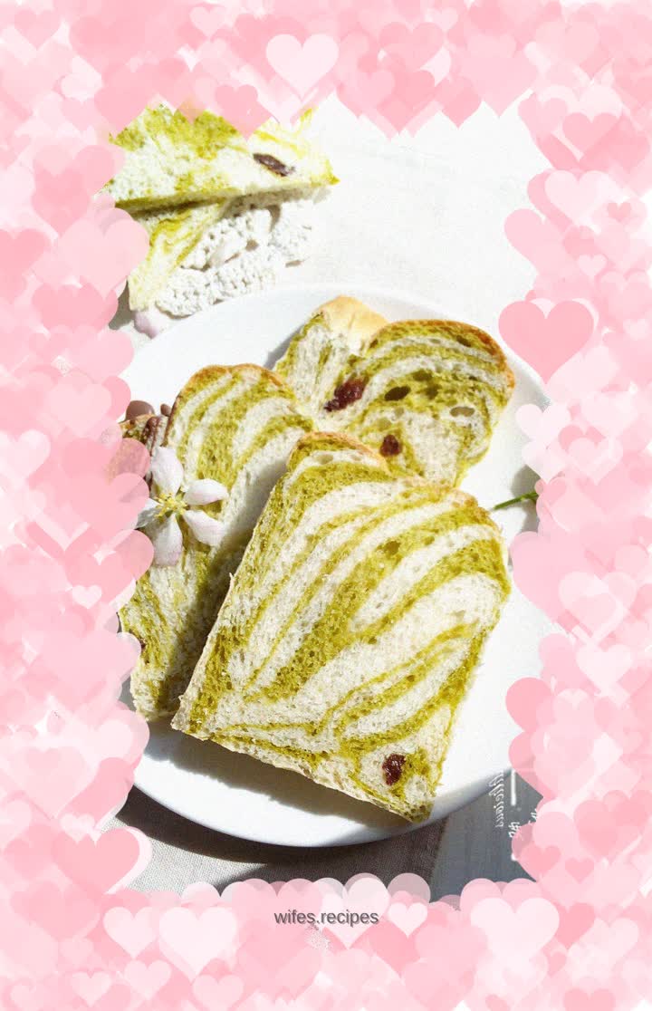 Spinach two-color toast