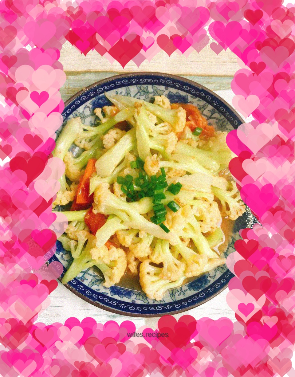 Stir-fried cauliflower with tomatoes