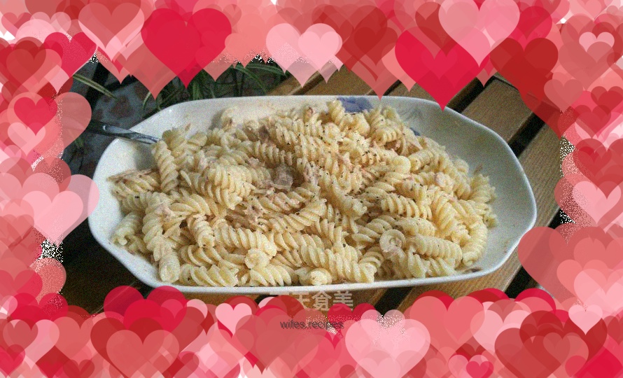 Tuna black pepper spiral noodles