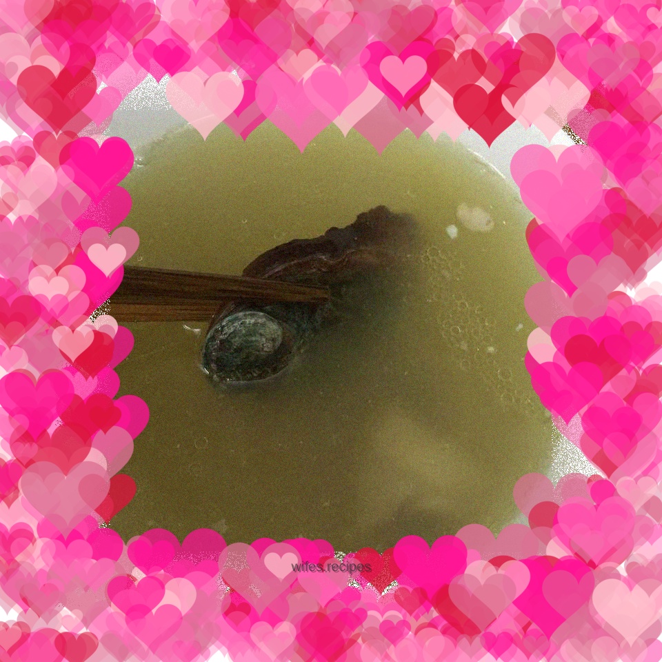 Abalone soup with olives and pork bones that clears and soothes the throat