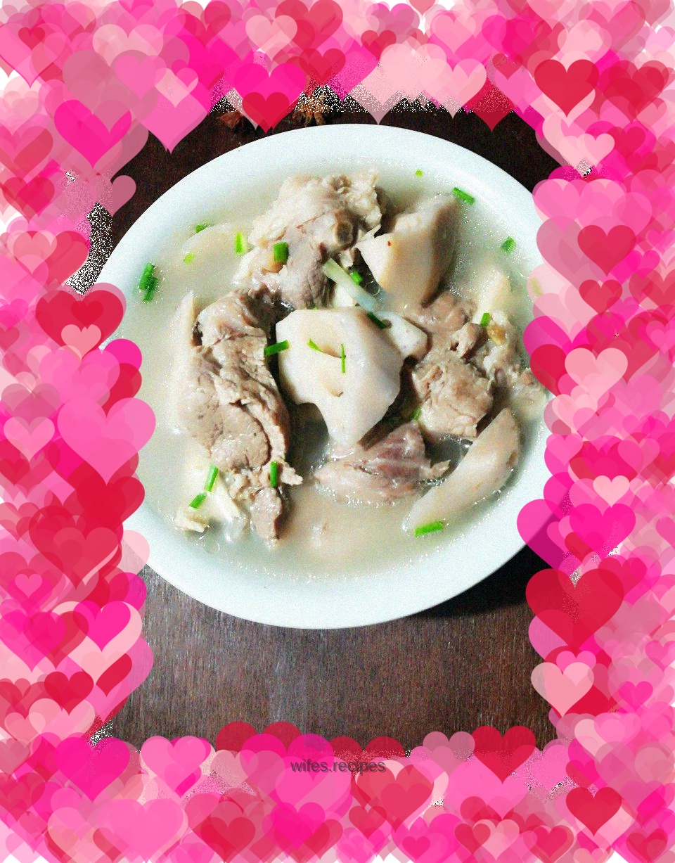 Meat, bone and lotus root soup