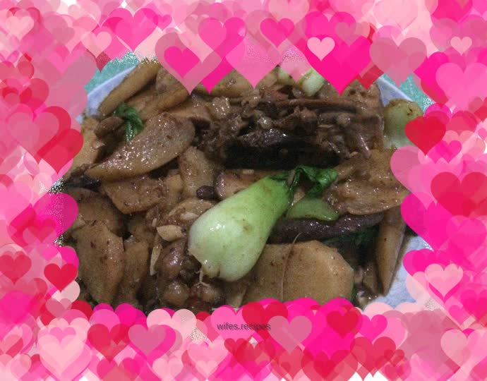 Braised chicken with yam, mushrooms and yam