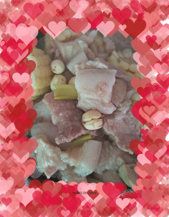 Stewed pork belly with three fresh ingredients