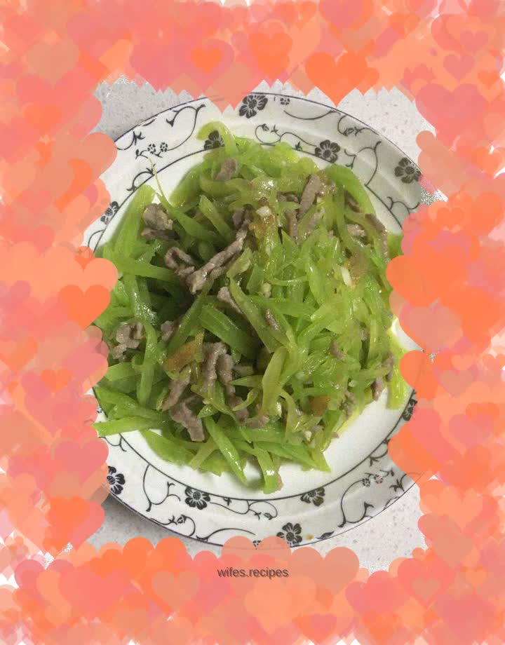 Shredded lettuce and pork