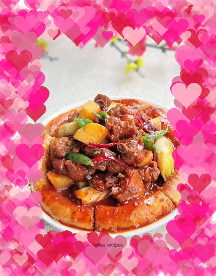 Large plate of chicken with naan buns—Xinjiang flavor