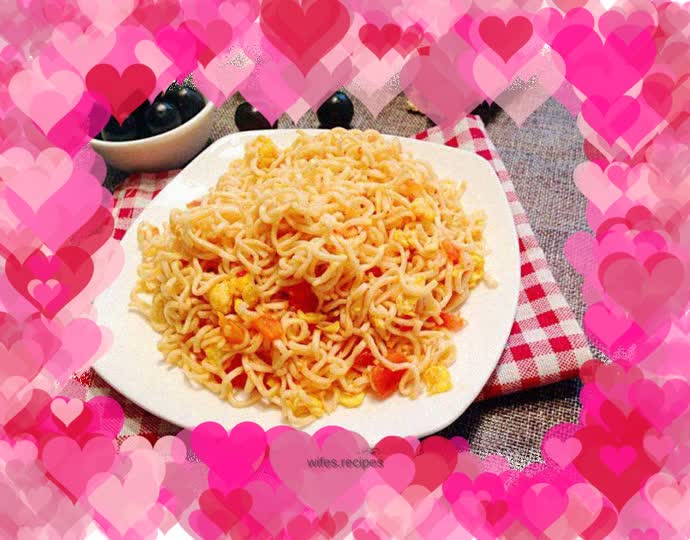 Tomato and egg fried noodles