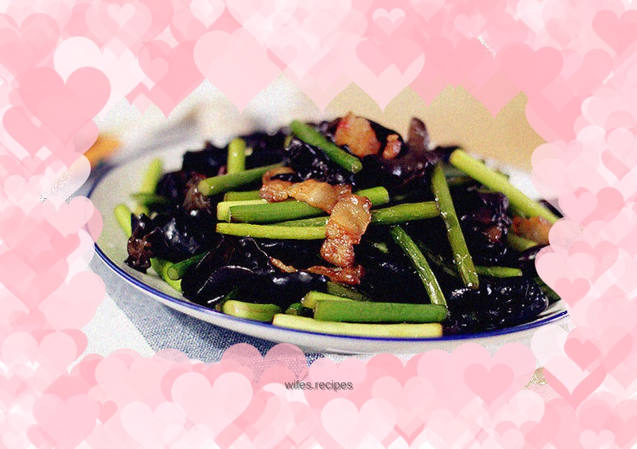 Stir-fried pork belly with black fungus and garlic