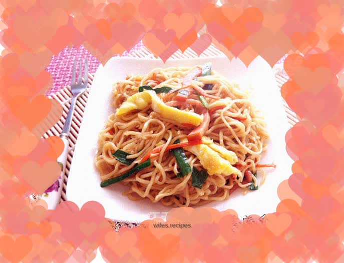 Fried Noodles with Soy Sauce and Three Silks of Soy Sauce