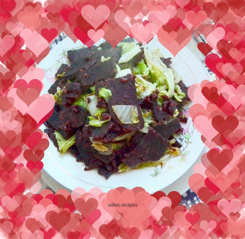 Stir-fried black rice cake with cabbage