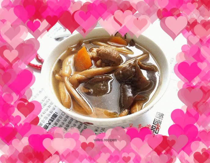 Daylily and Fungus Salty Bone Soup