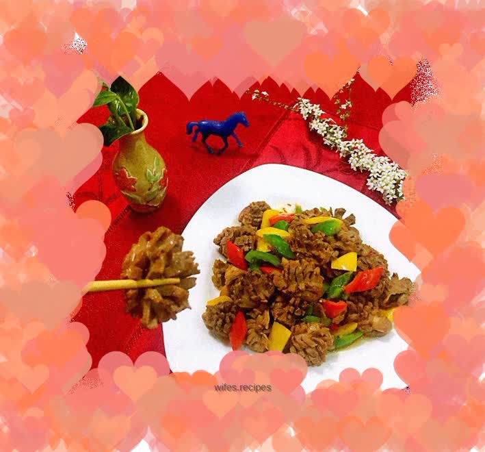 Chicken Gizzards with Colorful Peppers and Chrysanthemums
