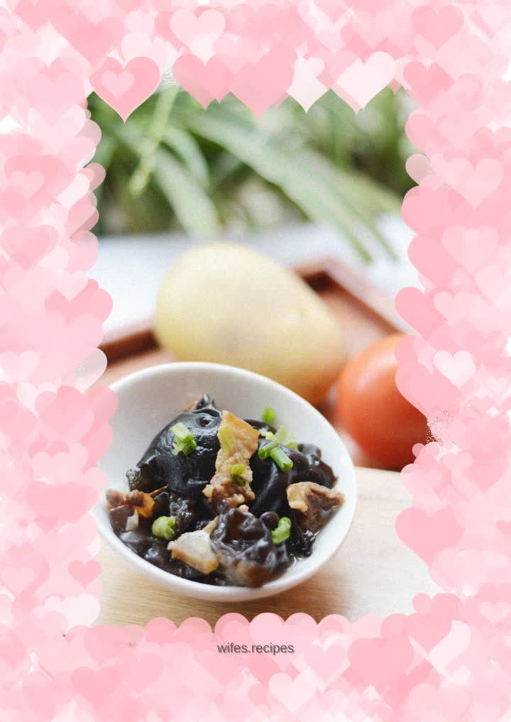 Good food for detoxification and weight loss---fried black fungus with meat residue
