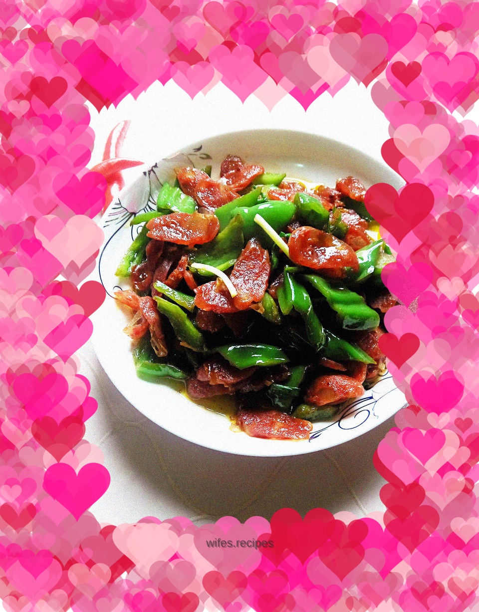 Fried sausage with green pepper