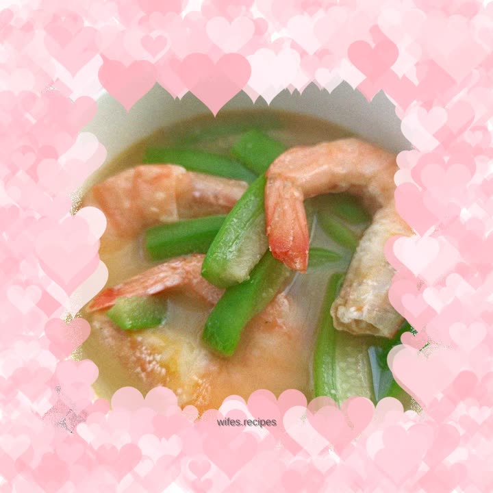 White shrimp and loofah soup