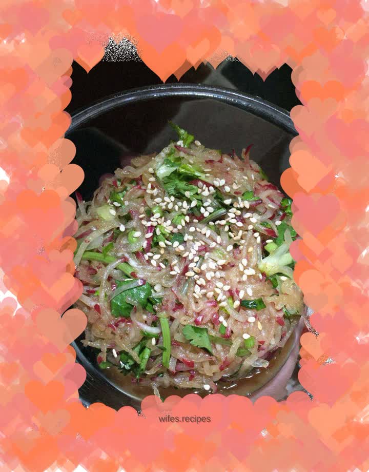 Skillfully mixed shredded radish