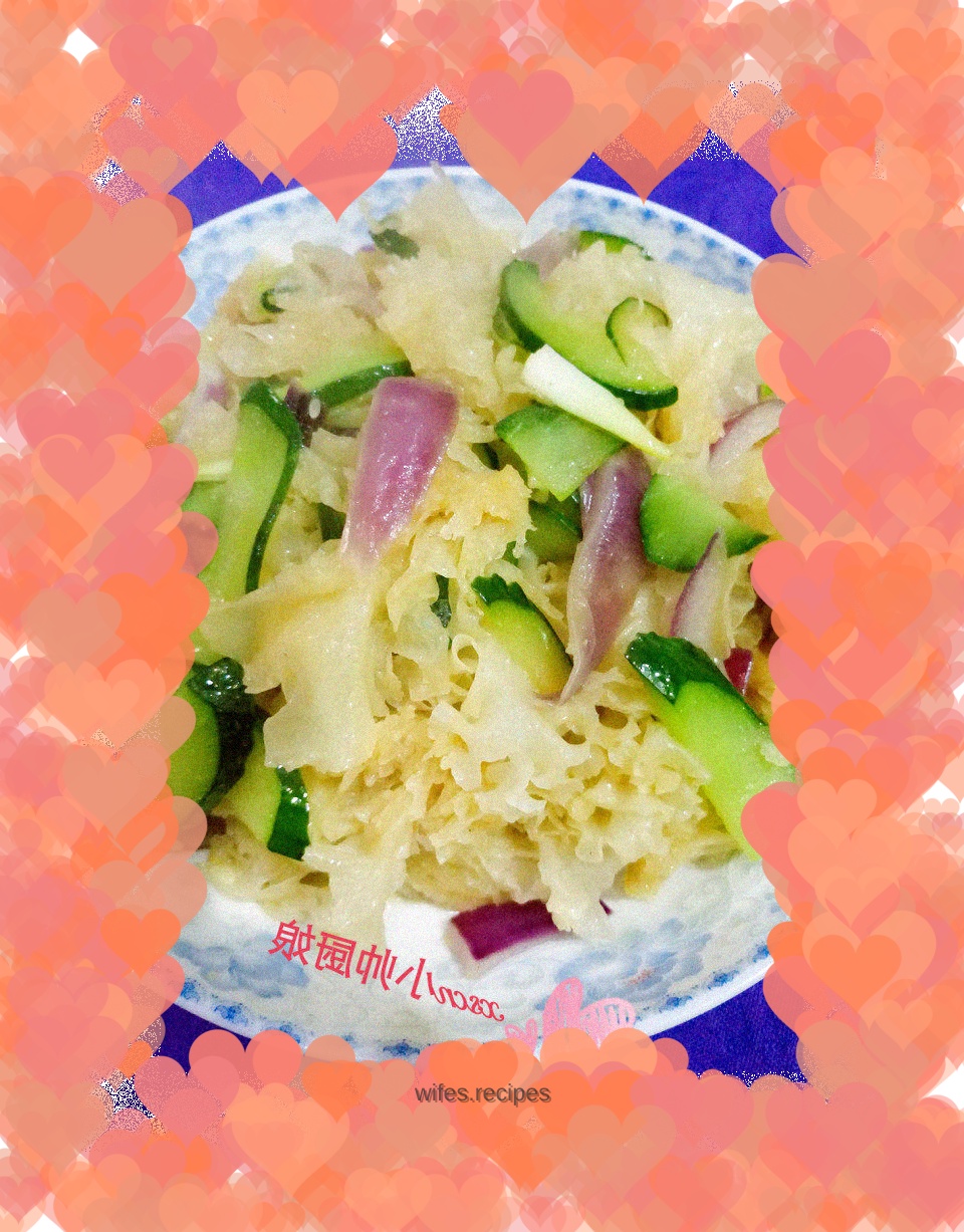 Stir-fried cucumber and onion with white fungus