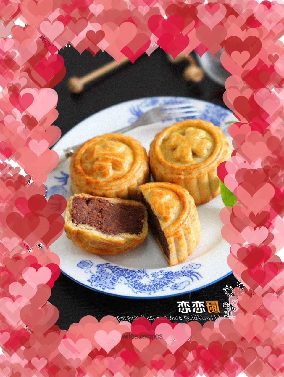 Red bean paste mooncake