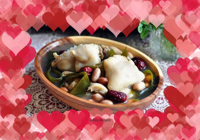 Braised pork trotters with kelp and peanuts