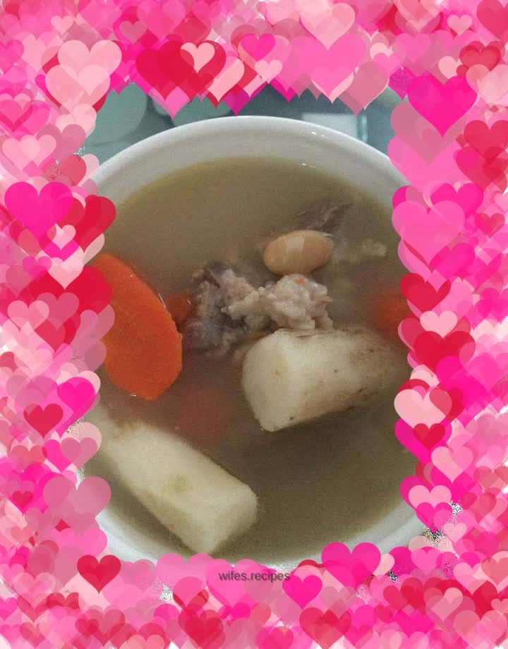 Braised Pork Bones with Yams and Carrots