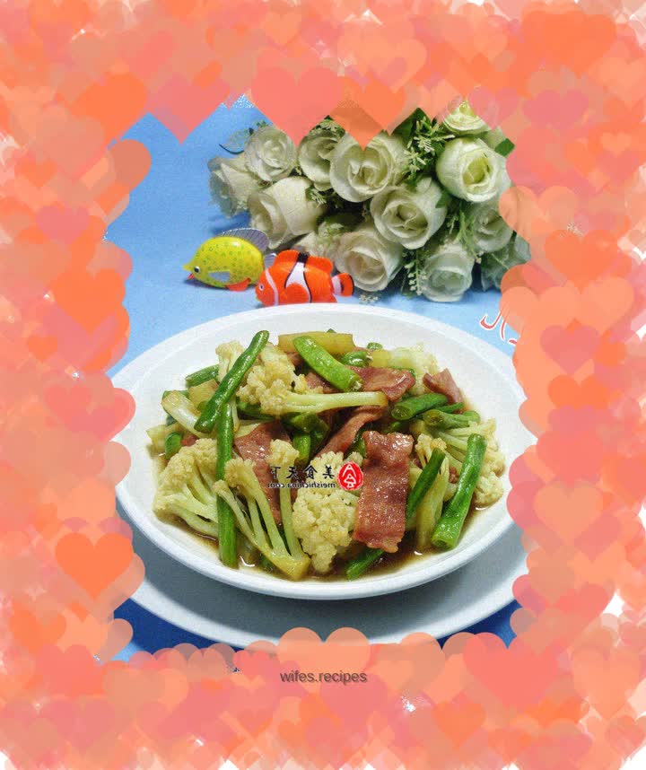 Stir-fried cauliflower with bacon, plums and beans