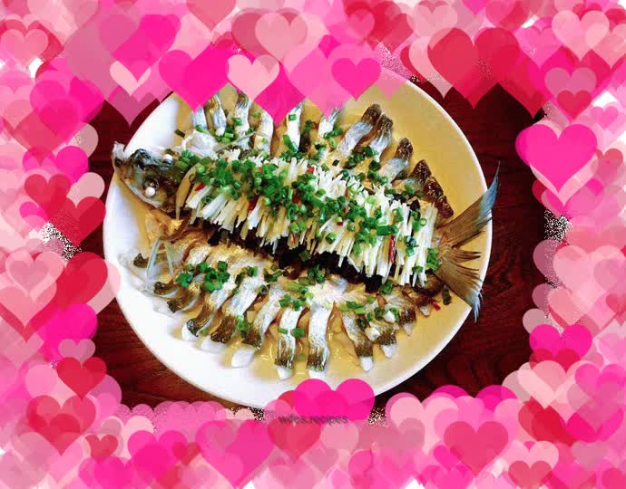 Steamed Taihu white fish